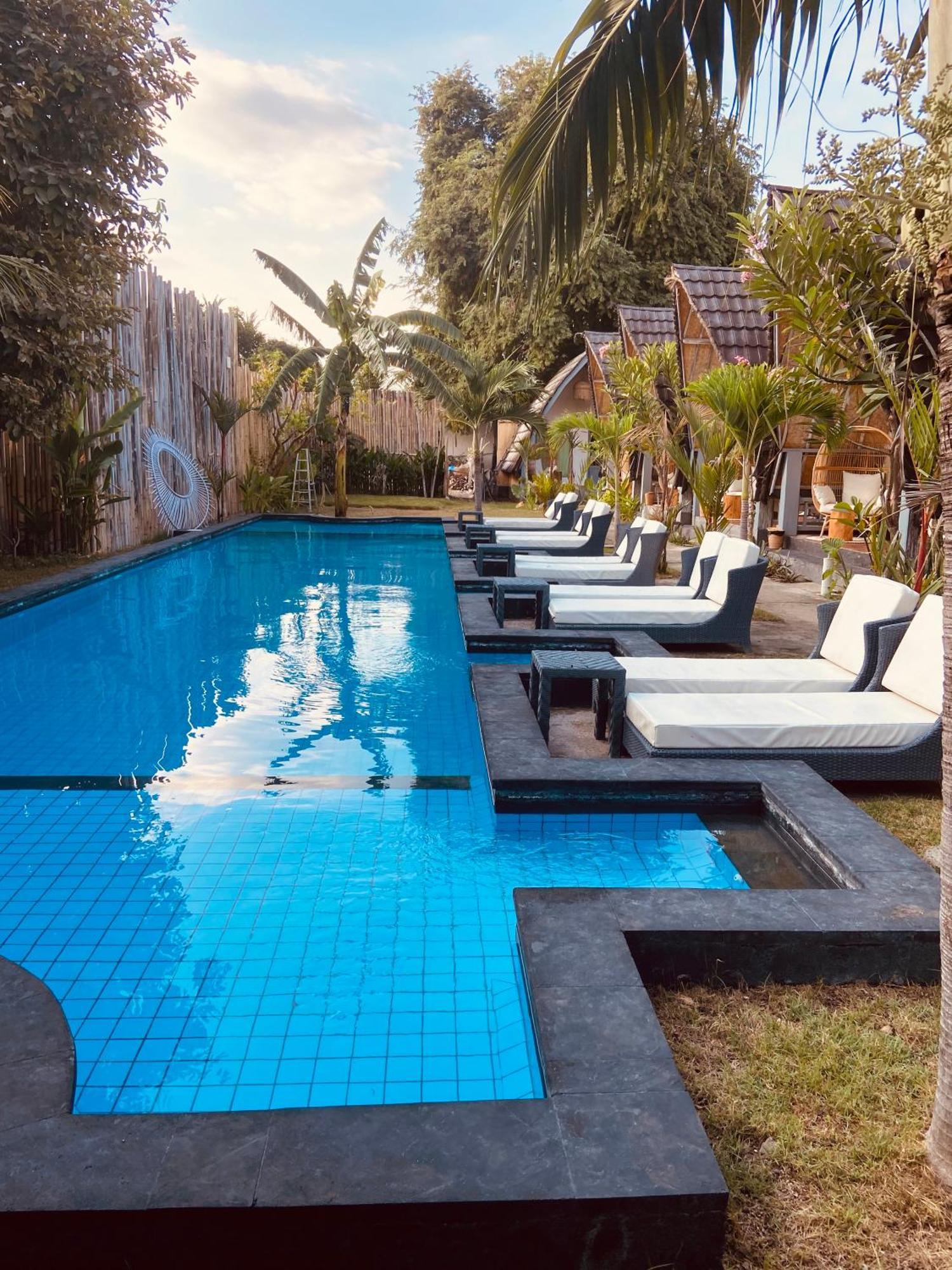 Pink Flamingo Hotel Gili Air Bagian luar foto