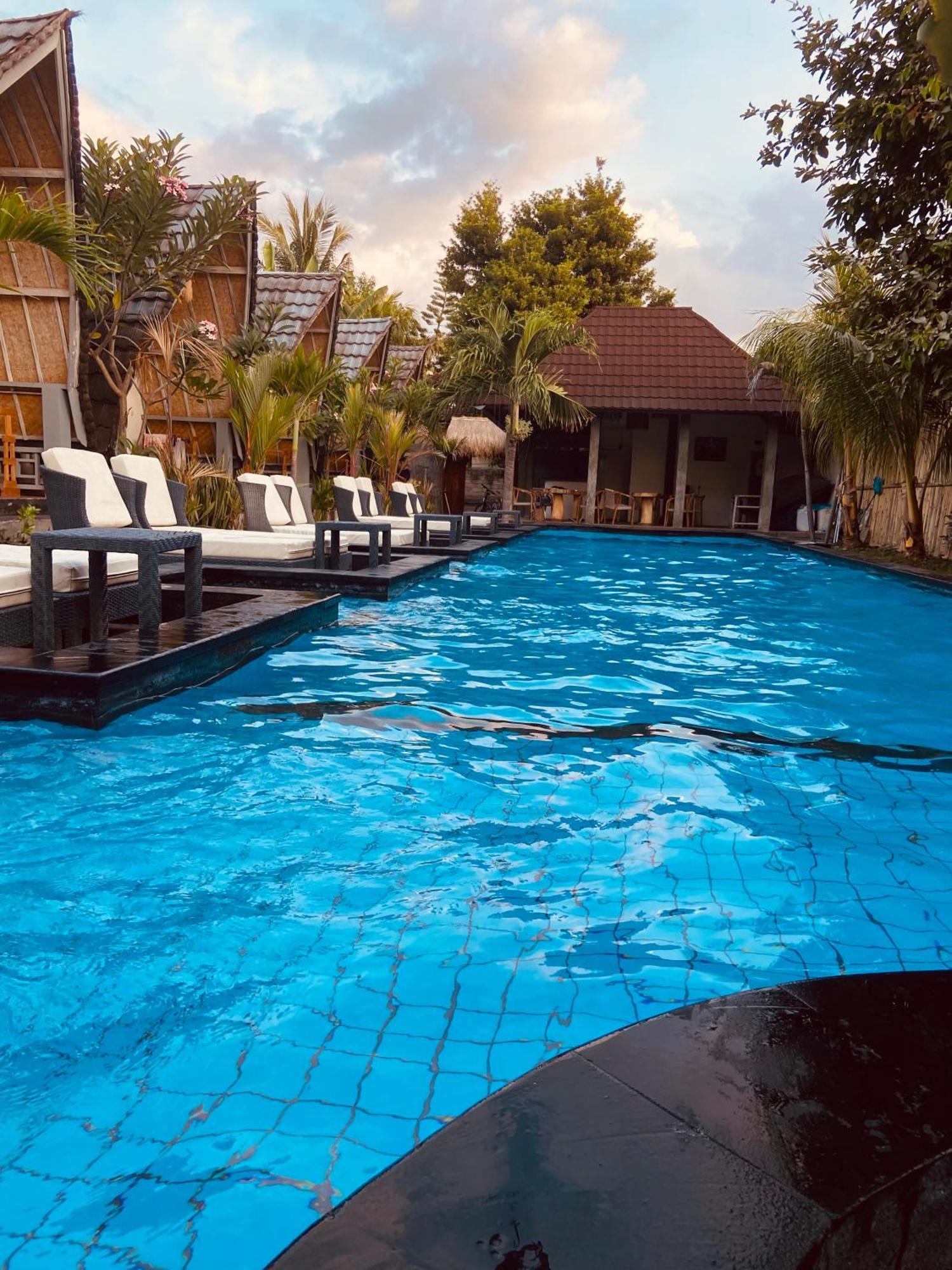 Pink Flamingo Hotel Gili Air Bagian luar foto