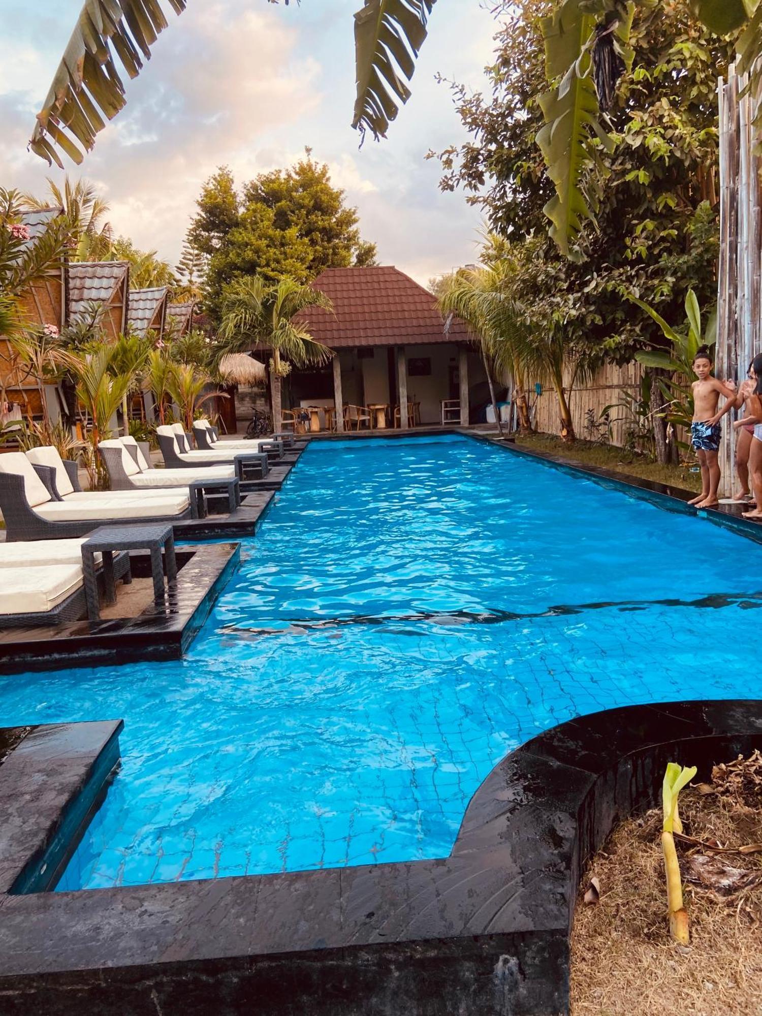 Pink Flamingo Hotel Gili Air Bagian luar foto