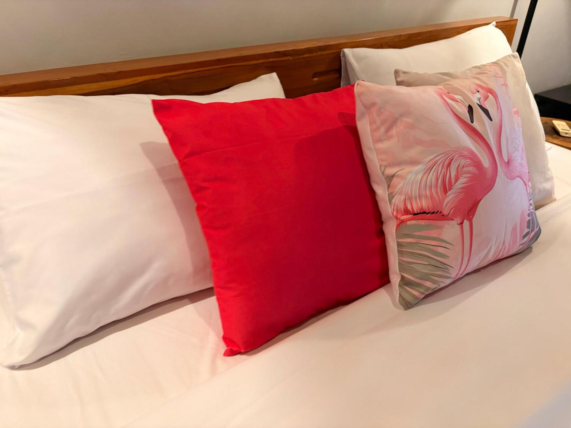 Pink Flamingo Hotel Gili Air Bagian luar foto